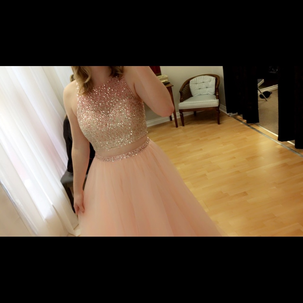 PROM DRESS- PRICE NEGOTIABLE